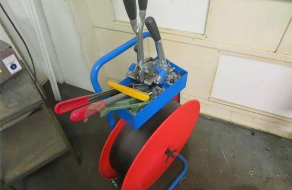 Carucior Metalic pentru Banda PP/PET/PES, Praim, Latime Compatibila 12/16/19 mm, Carucior Banda PP, Dispozitiv Banda PP, Echipament Ambalare, Carucior pentru Legat cu Banda PP, Sistem Banda PP, Carucior Banda PES Carucior Metalic pentru Banda PP/PET/PES, Praim, Latime Compatibila 12/16/19 mm, Carucior Banda PP, Dispozitiv Banda PP, Echipament Ambalare, Carucior pentru Legat cu Banda PP, Sistem Banda PP, Carucior Banda PES