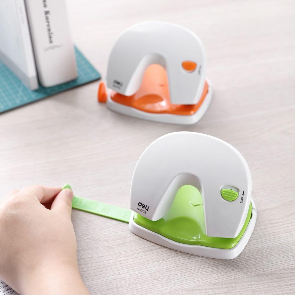 Perforator Birou Deli Vivid, 20 Coli, Alb si Portocaliu, Perforator de Hartie, Perforatoare Manuale pentru Birou, Perforatoare pentru Hartie, Deli Vivid Perforator cu Indicator Gradat, Perforator cu Indicator Gradat pentru Birou Deli Vivid