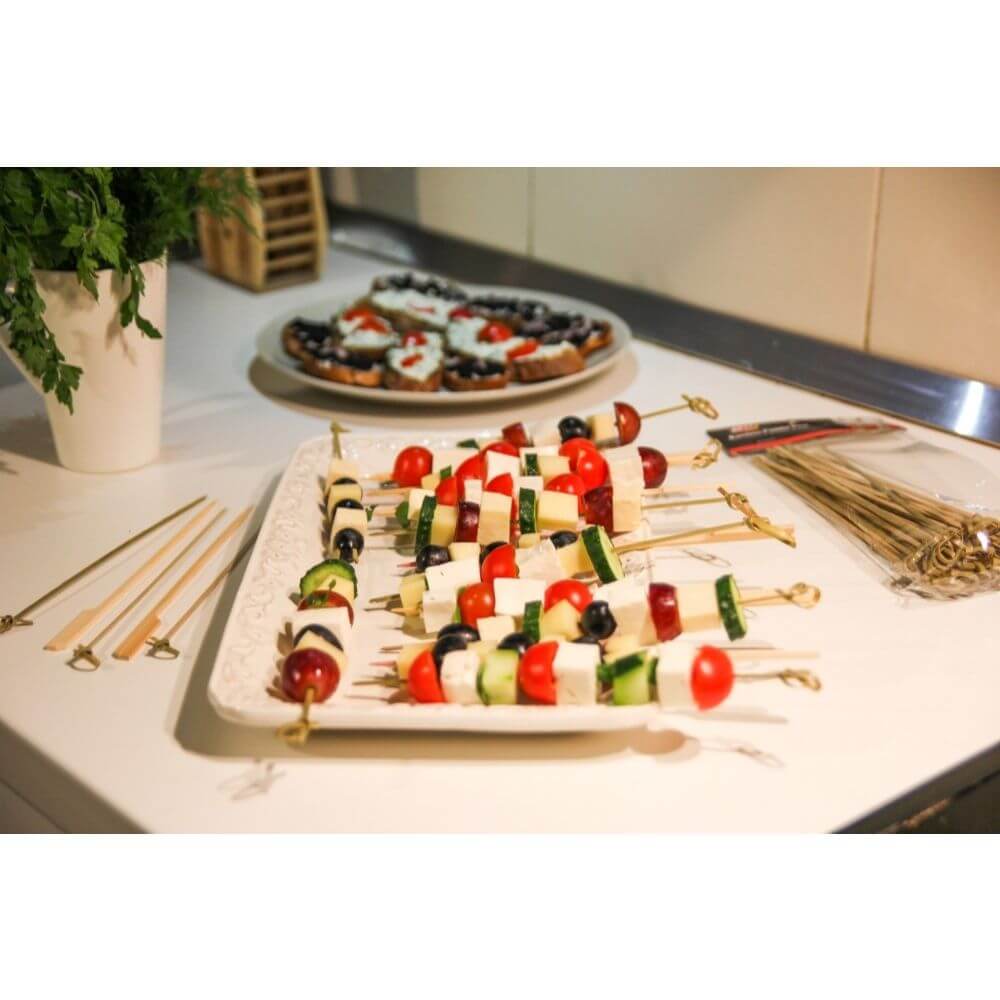 Set 50 Scobitori din Lemn Rustic Cocktail OTI, Lungime 9 cm, Scobitori din Lemn pentru Evenimente, Scobitori pentru Petreceri, Bete pentru Aperitive, Scobitori pentru Aperitive, Scobitori Festive, Scobitori pentru Picnic