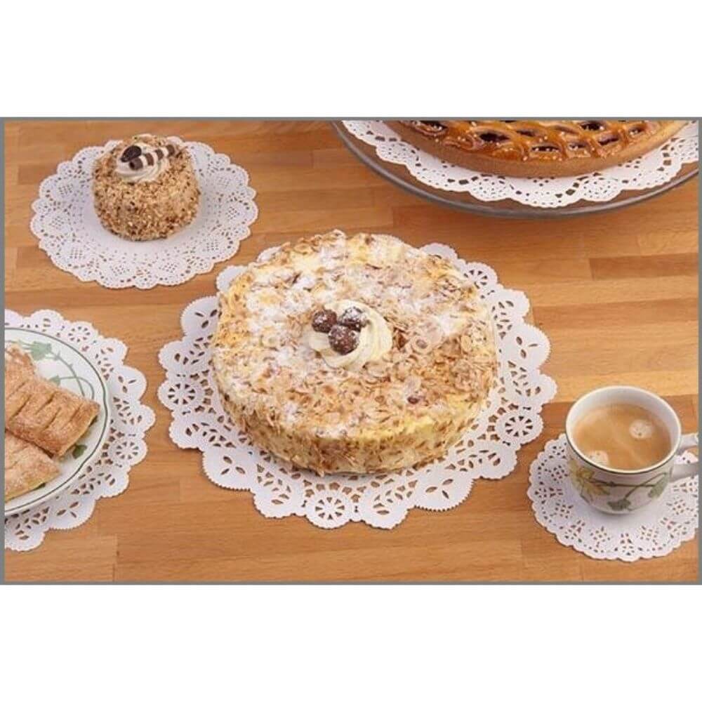 Hartie Dantelata Rotunda, Diametru 10 cm, 100 Buc/Set, Greutate 40 g/mÂ², Culoare Alba, Hartii Dantelate, Hartie Decorativa, Forme Rotunde Hartie pentru Cesti, Hartie Decorativa pentru Prajituri, Hartie pentru Cani si Pahare, Hartie Dantelata Tort