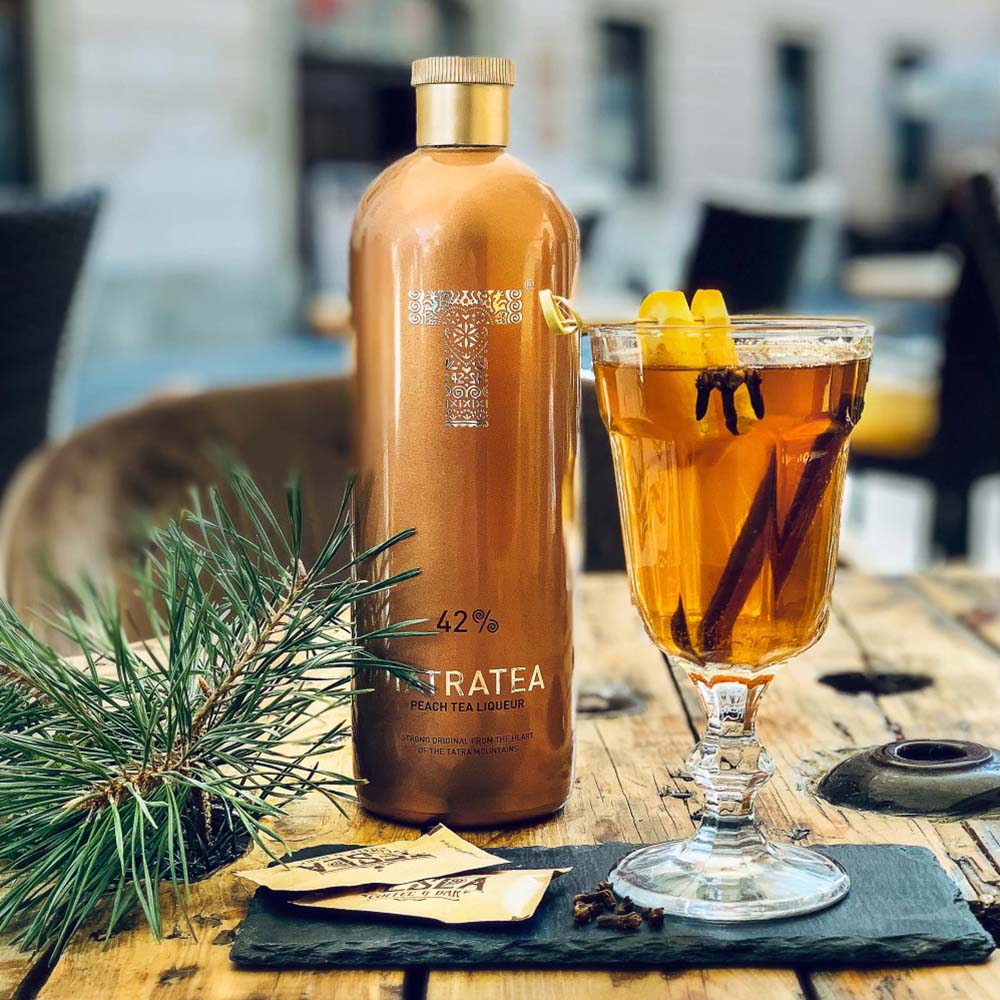 Lichior Tatratea 42% cu 2 pahare de shot, 0.7 L